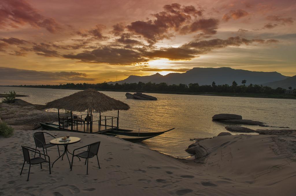 The River Resort Champasak Bagian luar foto
