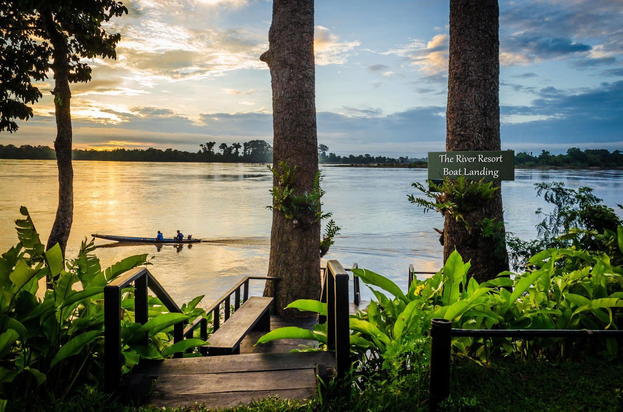 The River Resort Champasak Bagian luar foto